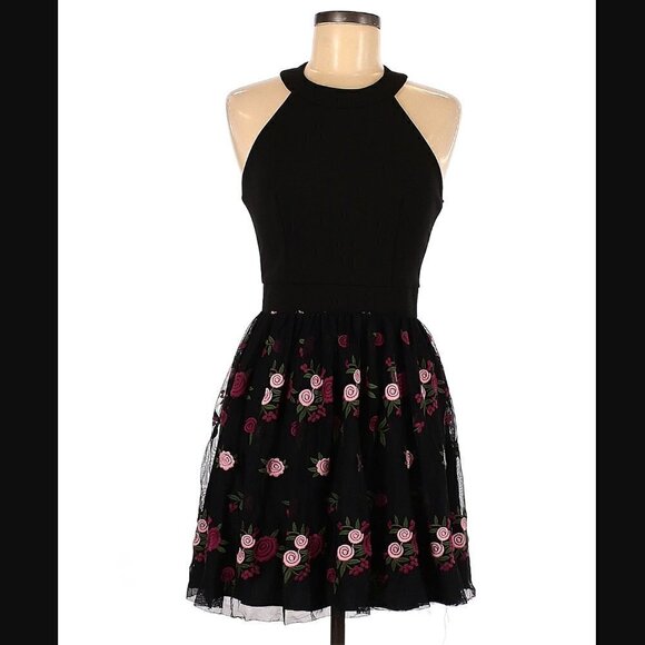 B. Darlin Fit & Flare Dress Black Embroidered Floral - Picture 1 of 11